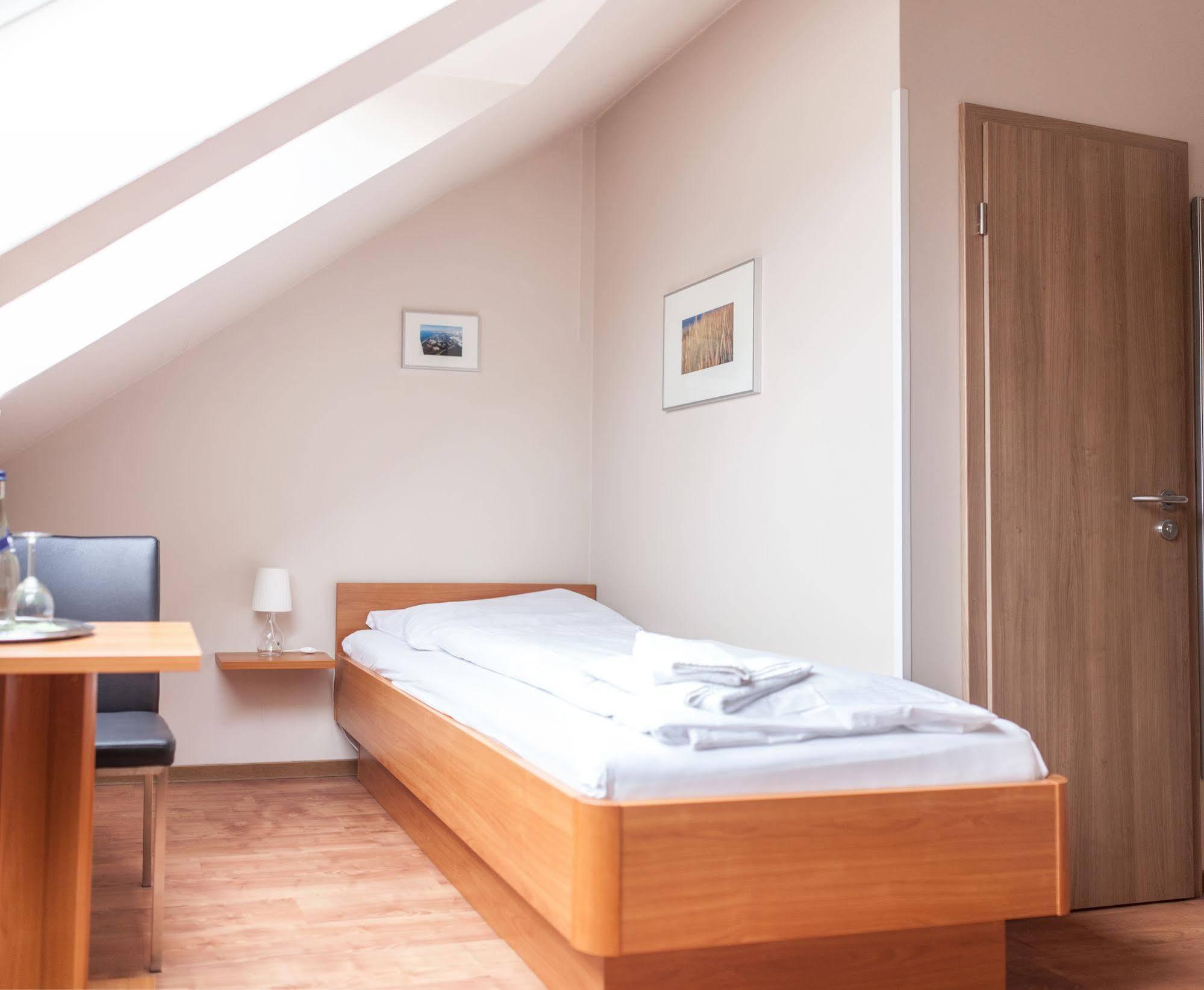 Airport Hotel One Aparthotel Sylt Zewnętrze zdjęcie