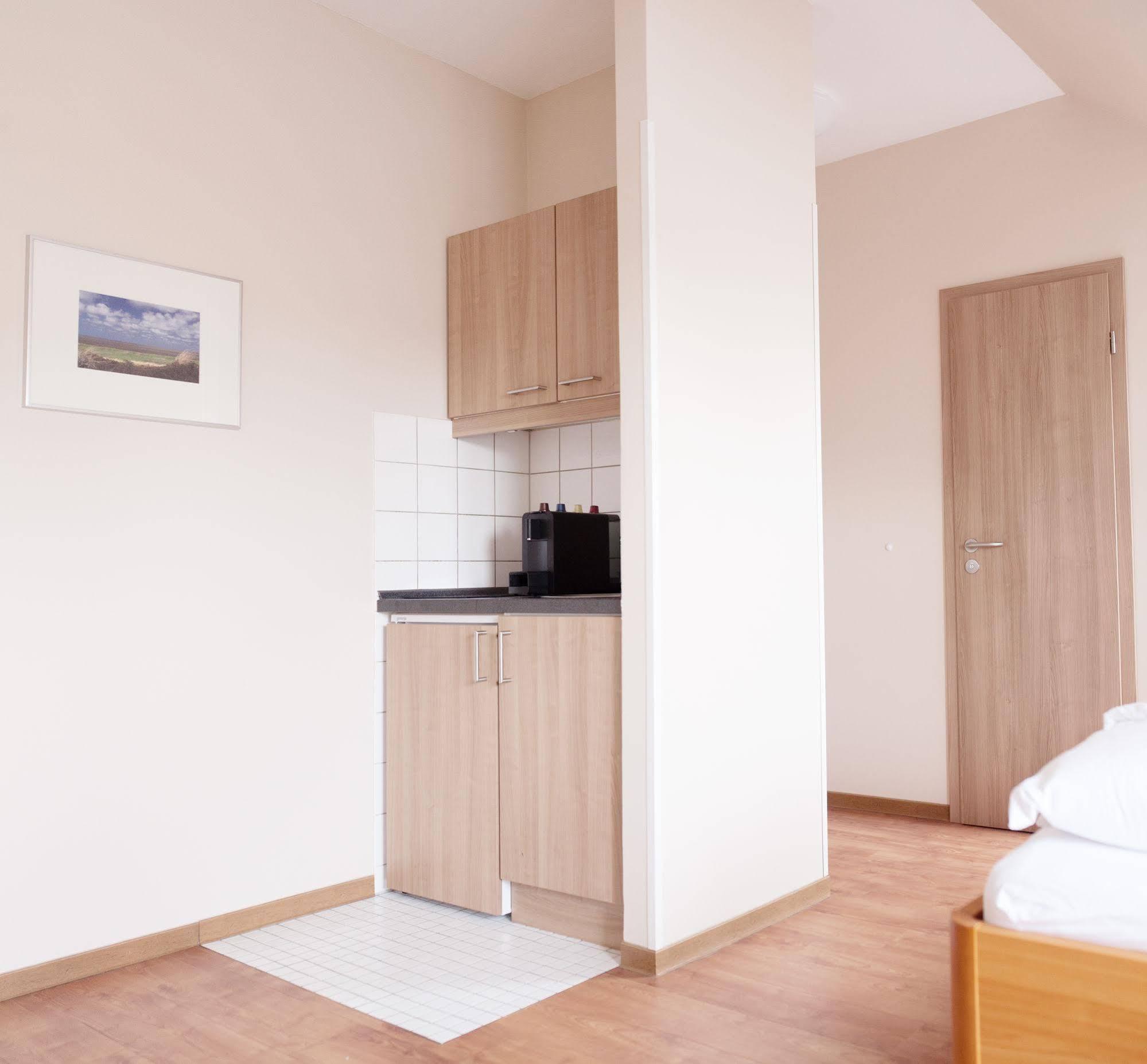 Airport Hotel One Aparthotel Sylt Zewnętrze zdjęcie