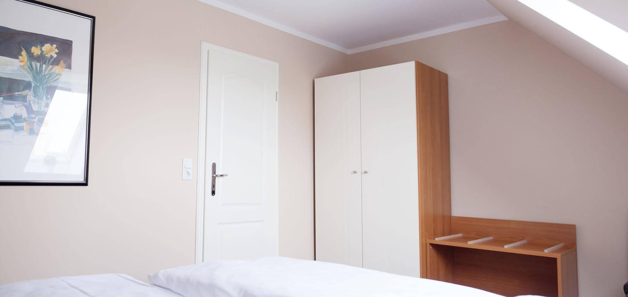 Airport Hotel One Aparthotel Sylt Zewnętrze zdjęcie